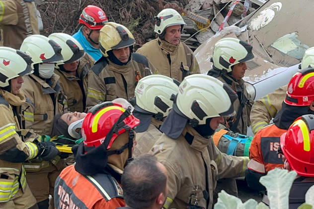 Partial collapse occurs in 7-story building in Istanbul s Maltepe district ISTANBUL, TURKIYE - OCTOBER 8: Search and rescue teams evacuate an injured person on a stretcher before the injured person is taken to a hospital by ambulance after the lower floors of a seven-story building partially collapse in the Maltepe district of Istanbul, Turkiye, on October 8, 2026. Selami Kucukoglu Anadolu Istanbul Turkey. Editorial use only. Please get in touch for any other usage.  Copyright: x2026xAnadoluxSelamixKucukoglux