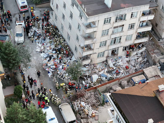 Partial collapse occurs in 7-story building in Istanbul s Maltepe district ISTANBUL, TURKIYE - OCTOBER 8: An aerial view shows search and rescue operations underway after the lower floors of a seven-story building partially collapse in the Maltepe district of Istanbul, Turkiye, on October 8, 2026. Murat Sengul Anadolu Istanbul Turkey. Editorial use only. Please get in touch for any other usage.  Copyright: x2026xAnadoluxMuratxSengulx