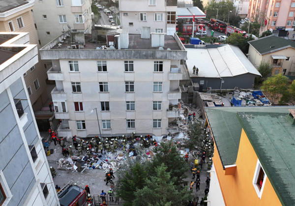 Partial collapse occurs in 7-story building in Istanbul s Maltepe district ISTANBUL, TURKIYE - OCTOBER 8: An aerial view shows search and rescue operations underway after the lower floors of a seven-story building partially collapse in the Maltepe district of Istanbul, Turkiye, on October 8, 2026. Murat Sengul Anadolu Istanbul Turkey. Editorial use only. Please get in touch for any other usage.  Copyright: x2026xAnadoluxMuratxSengulx