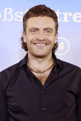 Enrique Fiß beim Photocall zu 40 Jahre der ARD-Serie Großstadtrevier in der Astor Film Lounge. Hamburg, 07.10,.2026