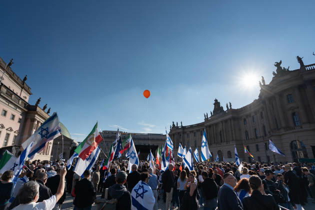 Gedenkfeier auf dem Bebelplatz in Berlin-Mitte, Zentrum der deutschen Hauptstadt;Gedenkveranstaltung 3. Jahrestag Terroranschlag der Hamas in Israel 7. Oktober. Nie vergessen. Niemals schweigen., Berlin Berlin Deutschland Bebelplatz