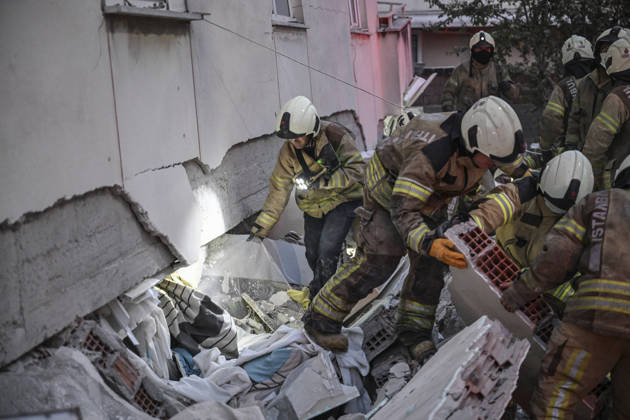 Partial collapse occurs in 7-story building in Istanbul s Maltepe district ISTANBUL, TURKIYE - OCTOBER 8: Search and rescue personnel, including firefighters, AFAD, UMKE, and police teams, operate at the site of a partial building collapse in the Cevizli neighborhood of Maltepe district, Istanbul, Turkiye on October 8, 2026. Trapped residents on the unaffected upper floors were evacuated while emergency teams initiated search and rescue efforts beneath the collapsed lower levels. Murat Sengul Anadolu Istanbul Turkey. Editorial use only. Please get in touch for any other usage.  Copyright: x2026xAnadoluxMuratxSengulx