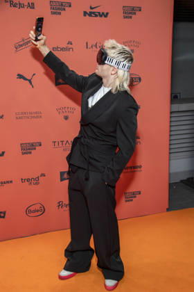 ABB ABOUTYOU- Ski Aggu zu Gast auf dem Orangenen Teppich bei der ABOUT YOU Opera Fashion Show im Admiralspalast am 07.10.2026 Berlin Deutschland