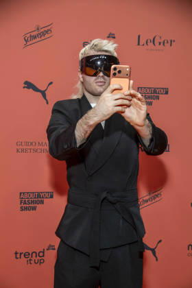 ABB ABOUTYOU- Ski Aggu zu Gast auf dem Orangenen Teppich bei der ABOUT YOU Opera Fashion Show im Admiralspalast am 07.10.2026 Berlin Deutschland