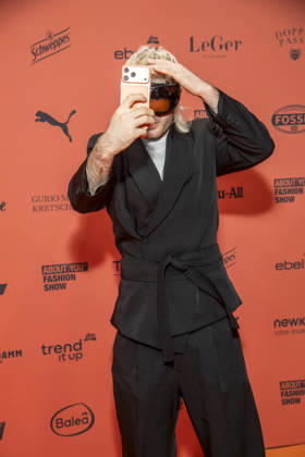 ABB ABOUTYOU- Ski Aggu zu Gast auf dem Orangenen Teppich bei der ABOUT YOU Opera Fashion Show im Admiralspalast am 07.10.2026 Berlin Deutschland
