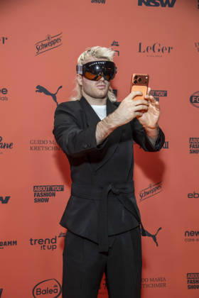 ABB ABOUTYOU- Ski Aggu zu Gast auf dem Orangenen Teppich bei der ABOUT YOU Opera Fashion Show im Admiralspalast am 07.10.2026 Berlin Deutschland