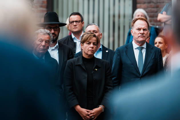 Kundgebung in Düsseldorf zum Jahrestag des Terrorangriffs der Hamas auf Israel am 7. Oktober 2023 und gegen Antisemitismus, Mona Neubaur (stellv. NRW - Ministerpräsidentin, Wirtschaftsministerin, Grüne), Dr. Stephan Keller (Oberbürgermeister Düsseldorf, Schirmherr, CDU) Copyright: xThiemoxRudolphx