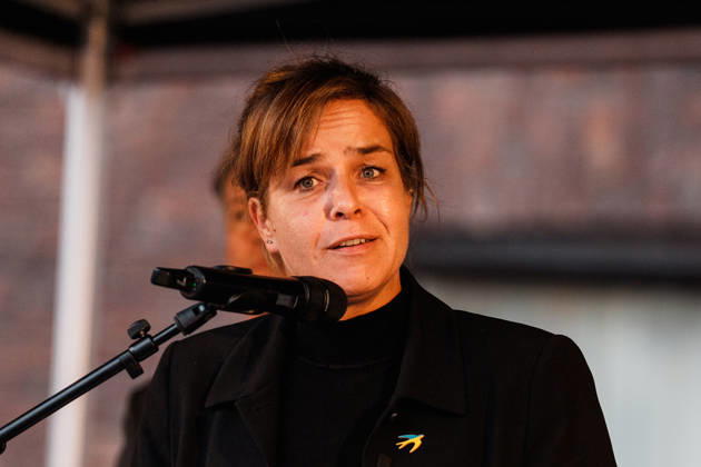 Kundgebung in Düsseldorf zum Jahrestag des Terrorangriffs der Hamas auf Israel am 7. Oktober 2023 und gegen Antisemitismus, Rede Mona Neubaur (stellv. NRW - Ministerpräsidentin, Wirtschaftsministerin, Grüne) Copyright: xThiemoxRudolphx