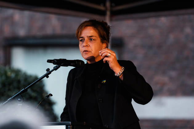 Kundgebung in Düsseldorf zum Jahrestag des Terrorangriffs der Hamas auf Israel am 7. Oktober 2023 und gegen Antisemitismus, Rede Mona Neubaur (stellv. NRW - Ministerpräsidentin, Wirtschaftsministerin, Grüne) Copyright: xThiemoxRudolphx