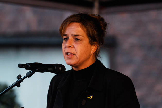 Kundgebung in Düsseldorf zum Jahrestag des Terrorangriffs der Hamas auf Israel am 7. Oktober 2023 und gegen Antisemitismus, Rede Mona Neubaur (stellv. NRW - Ministerpräsidentin, Wirtschaftsministerin, Grüne) Copyright: xThiemoxRudolphx