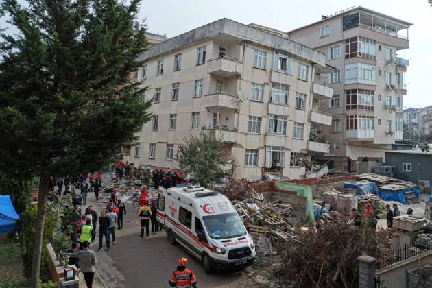 Partial collapse occurs in 7-story building in Istanbul s Maltepe district ISTANBUL, TURKIYE - OCTOBER 8: Search and rescue personnel, including firefighters, AFAD, UMKE, and police teams, operate at the site of a partial building collapse in the Cevizli neighborhood of Maltepe district, Istanbul, Turkiye on October 8, 2026. Trapped residents on the unaffected upper floors were evacuated while emergency teams initiated search and rescue efforts beneath the collapsed lower levels. Alperen Baran Metecan Anadolu Istanbul Turkey. Editorial use only. Please get in touch for any other usage.  Copyright: x2026xAnadoluxAlperenxBaranxMetecanx