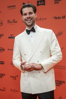 ABB ABOUTYOU- Paul Bunne zu Gast auf dem Orangenen Teppich bei der ABOUT YOU Opera Fashion Show im Admiralspalast am 07.10.2026 in Berlin Berlin Deutschland