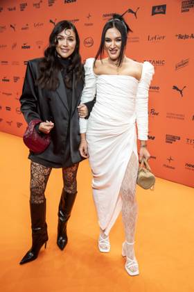 ABB ABOUTYOU- Anna Maria Damm und Katharina Damm zu Gast auf dem Orangenen Teppich bei der ABOUT YOU Opera Fashion Show im Admiralspalast am 07.10.2026 in Berlin Berlin Deutschland