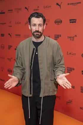 ABB ABOUTYOU- Moderator Jan Koeppen zu Gast bei der ABOUT YOU Opera Fashion Show im Admiralspalast am 07.10.2026 in Berlin Berlin Deutschland