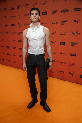 ABB ABOUTYOU- Frieder Sell zu Gast auf dem Orangenen Teppich bei der ABOUT YOU Opera Fashion Show im Admiralspalast am 07.10.2026 in Berlin Berlin Deutschland