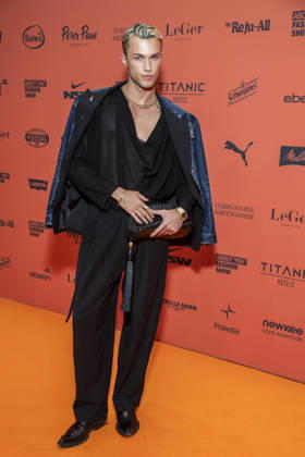 ABB ABOUTYOU- Aldin Zahirovic zu Gast auf dem Orangenen Teppich bei der ABOUT YOU Opera Fashion Show im Admiralspalast am 07.10.2026 in Berlin Berlin Deutschland