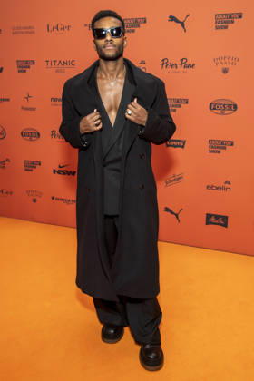 ABB ABOUTYOU- Tijan Njie zu Gast auf dem Orangenen Teppich bei der ABOUT YOU Opera Fashion Show im Admiralspalast am 07.10.2026 in Berlin Berlin Deutschland