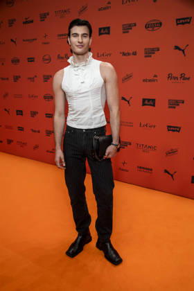 ABB ABOUTYOU- Frieder Sell zu Gast auf dem Orangenen Teppich bei der ABOUT YOU Opera Fashion Show im Admiralspalast am 07.10.2026 in Berlin Berlin Deutschland