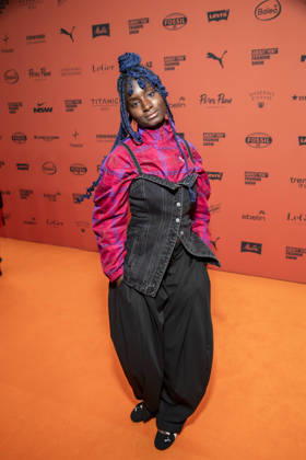 ABB ABOUTYOU- Oumi Janta zu Gast auf dem Orangenen Teppich bei der ABOUT YOU Opera Fashion Show im Admiralspalast am 07.10.2026 in Berlin Berlin Deutschland