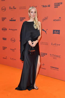 Leonie Hanne bei der ABOUT YOU Opera Modenschau in Berlin am 07.10.2026