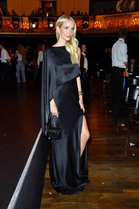 Leonie Hanne bei der ABOUT YOU Opera Modenschau in Berlin am 07.10.2026