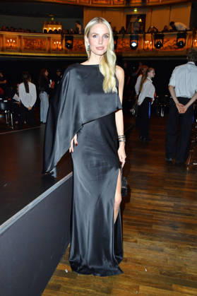 Leonie Hanne bei der ABOUT YOU Opera Modenschau in Berlin am 07.10.2026