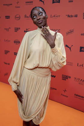 ABB ABOUTYOU- Toni Dreher-Adenuga zu Gast auf dem Orangenen Teppich bei der ABOUT YOU Opera Fashion Show im Admiralspalast am 07.10.2026 in Berlin Berlin Deutschland