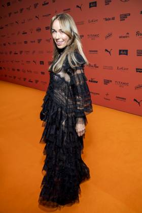 ABB ABOUTYOU- Annemarie Carpendale solo zu Gast auf dem Orangenen Teppich bei der ABOUT YOU Opera Fashion Show im Admiralspalast am 07.10.2026 in Berlin Berlin Deutschland