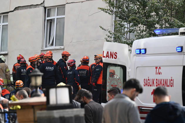 Search and rescue operations continue at partially collapsed building in Istanbul ISTANBUL, TURKIYE - OCTOBER 08: Search and rescue teams conduct operations at the site of a seven-story building that partially collapsed in the Maltepe district of Istanbul, Turkiye, on October 08, 2026. Emergency personnel and ambulances are deployed to the scene as search and rescue efforts continue. Ahmet Okatali Anadolu Istanbul Turkey. Editorial use only. Please get in touch for any other usage.  Copyright: x2026xAnadoluxAhmetxOkatalix