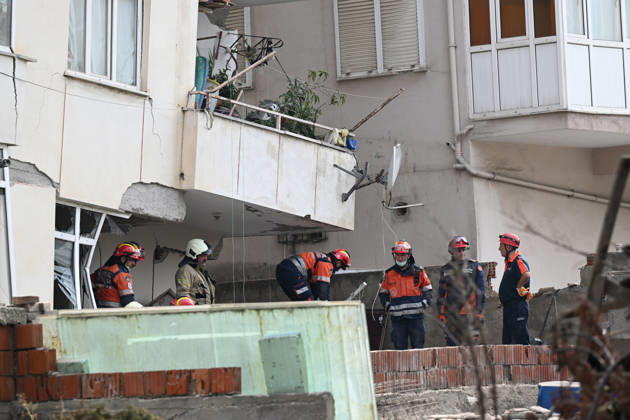 Search and rescue operations continue at partially collapsed building in Istanbul ISTANBUL, TURKIYE - OCTOBER 08: Search and rescue teams conduct operations at the site of a seven-story building that partially collapsed in the Maltepe district of Istanbul, Turkiye, on October 08, 2026. Emergency personnel and ambulances are deployed to the scene as search and rescue efforts continue. Ahmet Okatali Anadolu Istanbul Turkey. Editorial use only. Please get in touch for any other usage. Copyright: x2026xAnadoluxAhmetxOkatalix