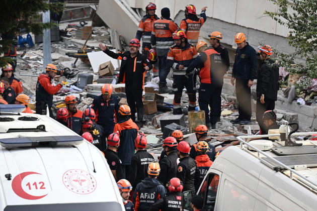 Search and rescue operations continue at partially collapsed building in Istanbul ISTANBUL, TURKIYE - OCTOBER 08: Search and rescue teams conduct operations at the site of a seven-story building that partially collapsed in the Maltepe district of Istanbul, Turkiye, on October 08, 2026. Emergency personnel and ambulances are deployed to the scene as search and rescue efforts continue. Ahmet Okatali Anadolu Istanbul Turkey. Editorial use only. Please get in touch for any other usage. Copyright: x2026xAnadoluxAhmetxOkatalix