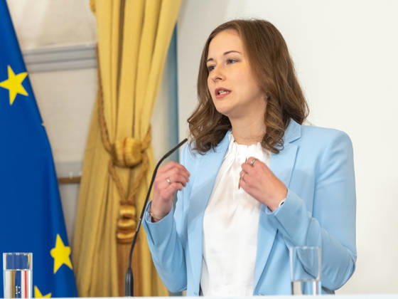 2026-10-08-Präsentation-Elementarbildung Bundesministerin für Europa, Integration und Familie im Bundeskanzleramt Claudia Plakolm (ÖVP) am 8. Oktober 2026 bei der Präsentation des Monitoringberichts Elementarbildung 2025 26 der Statistik Austria im Bundeskanzleramt in Wien, Wien, Österreich.