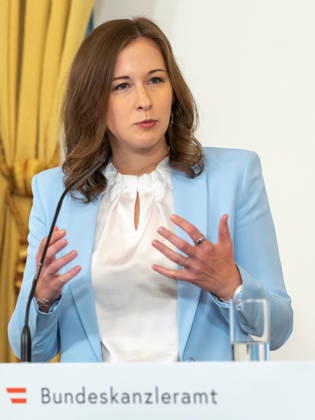 2026-10-08-Präsentation-Elementarbildung Bundesministerin für Europa, Integration und Familie im Bundeskanzleramt Claudia Plakolm (ÖVP) am 8. Oktober 2026 bei der Präsentation des Monitoringberichts Elementarbildung 2025 26 der Statistik Austria im Bundeskanzleramt in Wien, Wien, Österreich.
