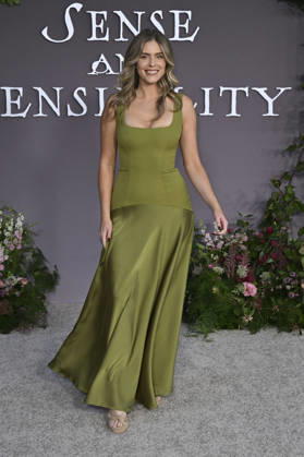 Jordan Claire Robbins bei der Premiere des Kinofilms Sense and Sensibility Sinn und Sinnlichkeit im United Theater. Los Angeles, 07.10.2026