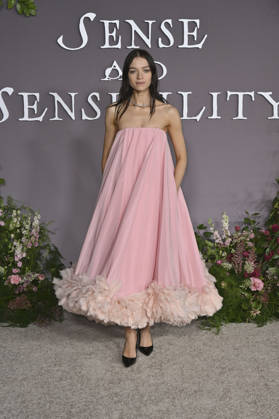 Esme Creed-Miles bei der Premiere des Kinofilms Sense and Sensibility Sinn und Sinnlichkeit im United Theater. Los Angeles, 07.10.2026