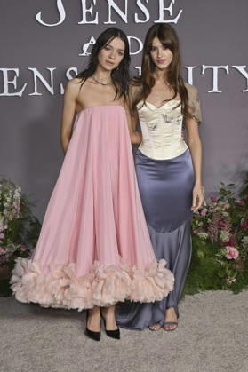 Esme Creed-Miles und Daisy Edgar-Jones bei der Premiere des Kinofilms Sense and Sensibility Sinn und Sinnlichkeit im United Theater. Los Angeles, 07.10.2026