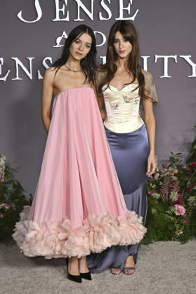 Esme Creed-Miles und Daisy Edgar-Jones bei der Premiere des Kinofilms Sense and Sensibility Sinn und Sinnlichkeit im United Theater. Los Angeles, 07.10.2026
