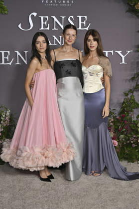 Esme Creed-Miles, Caitriona Balfe und Daisy Edgar-Jones bei der Premiere des Kinofilms Sense and Sensibility Sinn und Sinnlichkeit im United Theater. Los Angeles, 07.10.2026