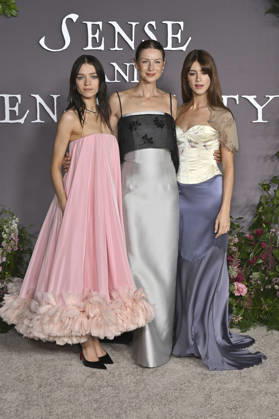 Esme Creed-Miles, Caitriona Balfe und Daisy Edgar-Jones bei der Premiere des Kinofilms Sense and Sensibility Sinn und Sinnlichkeit im United Theater. Los Angeles, 07.10.2026