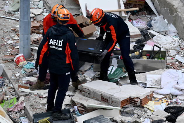 Partial collapse occurs in 7-story building in Istanbul s Maltepe district ISTANBUL, TURKIYE - OCTOBER 8: Search and rescue personnel, including firefighters, AFAD, UMKE, and police teams, operate at the site of a partial building collapse in the Cevizli neighborhood of Maltepe district, Istanbul, Turkiye on October 8, 2026. Trapped residents on the unaffected upper floors were evacuated while emergency teams initiated search and rescue efforts beneath the collapsed lower levels. Ten people were rescued alive from the rubble, while officials confirmed two fatalities as of late morning. Ahmet Okatali Anadolu Istanbul Turkey. Editorial use only. Please get in touch for any other usage. Copyright: x2026xAnadoluxAhmetxOkatalix