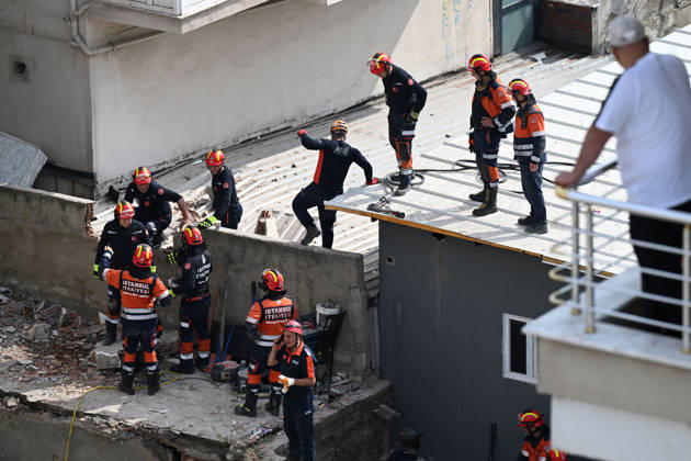 Partial collapse occurs in 7-story building in Istanbul s Maltepe district ISTANBUL, TURKIYE - OCTOBER 8: Search and rescue personnel, including firefighters, AFAD, UMKE, and police teams, operate at the site of a partial building collapse in the Cevizli neighborhood of Maltepe district, Istanbul, Turkiye on October 8, 2026. Trapped residents on the unaffected upper floors were evacuated while emergency teams initiated search and rescue efforts beneath the collapsed lower levels. Ten people were rescued alive from the rubble, while officials confirmed two fatalities as of late morning. Ahmet Okatali Anadolu Istanbul Turkey. Editorial use only. Please get in touch for any other usage. Copyright: x2026xAnadoluxAhmetxOkatalix