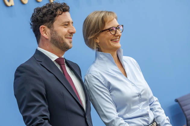 Franziska Brantner, Bundesvorsitzende von Buendnis 90 Die Gruenen und Felix Banaszak, Bundesvorsitzender von Buendnis 90 Die Gruenen im Haus der Bundespressekonferenz Vorstellung des Leitantrages Unser Plan fuer Deutschland Franziska Brantner, Bundesvorsitzende von Buendnis 90 Die Gruenen und Felix Banaszak, Bundesvorsitzender von Buendnis 90 Die Gruenen im Haus der Bundespressekonferenz am 08.10.2026 in Berlin. Berlin Berlin Deutschland Haus der Bundespressekonferenz