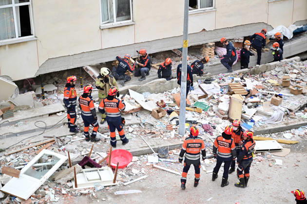 Partial collapse occurs in 7-story building in Istanbul s Maltepe district ISTANBUL, TURKIYE - OCTOBER 8: Search and rescue personnel, including firefighters, AFAD, UMKE, and police teams continue to operate at the site of a partial building collapse in the Cevizli neighborhood of Maltepe district, Istanbul, Turkiye on October 8, 2026. Trapped residents on the unaffected upper floors were evacuated while emergency teams initiated search and rescue efforts beneath the collapsed lower levels. Ten people were rescued alive from the rubble, while officials confirmed two fatalities as of late morning. Serhat Cagdas Anadolu Istanbul Turkey. Editorial use only. Please get in touch for any other usage. Copyright: x2026xAnadoluxSerhatxCagdasx