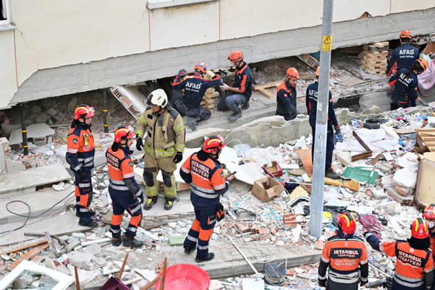Partial collapse occurs in 7-story building in Istanbul s Maltepe district ISTANBUL, TURKIYE - OCTOBER 8: Search and rescue personnel, including firefighters, AFAD, UMKE, and police teams continue to operate at the site of a partial building collapse in the Cevizli neighborhood of Maltepe district, Istanbul, Turkiye on October 8, 2026. Trapped residents on the unaffected upper floors were evacuated while emergency teams initiated search and rescue efforts beneath the collapsed lower levels. Ten people were rescued alive from the rubble, while officials confirmed two fatalities as of late morning. Serhat Cagdas Anadolu Istanbul Turkey. Editorial use only. Please get in touch for any other usage. Copyright: x2026xAnadoluxSerhatxCagdasx