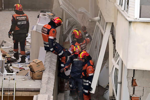 Partial collapse occurs in 7-story building in Istanbul s Maltepe district ISTANBUL, TURKIYE - OCTOBER 8: Search and rescue personnel, including firefighters, AFAD, UMKE, and police teams continue to operate at the site of a partial building collapse in the Cevizli neighborhood of Maltepe district, Istanbul, Turkiye on October 8, 2026. Trapped residents on the unaffected upper floors were evacuated while emergency teams initiated search and rescue efforts beneath the collapsed lower levels. Ten people were rescued alive from the rubble, while officials confirmed two fatalities as of late morning. Serhat Cagdas Anadolu Istanbul Turkey. Editorial use only. Please get in touch for any other usage. Copyright: x2026xAnadoluxSerhatxCagdasx