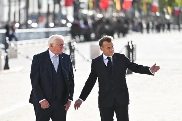 President Emmanuel Macron and Frank-Walter Steinmeier, President of Germany, at a ceremony at the Arc de Triomphe in Paris on October 8, 2026, in honor of the state visit of the President of Germany and his wife to France. Christian Liewig Bestimage President Emmanuel Macron and his wife Brigitte Macron welcome Frank-Walter Steinmeier, President of Germany, and his wife, Elke Büdenbender, for a ceremony at the Arc de Triomphe in Paris on October 8, 2026, Paris, France  Copyright: xChristianxLiewigx xBestimagexChristianxLiewigx xBestimagex