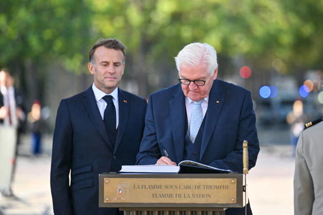 President Emmanuel Macron and Frank-Walter Steinmeier, President of Germany, at a ceremony at the Arc de Triomphe in Paris on October 8, 2026, in honor of the state visit of the President of Germany and his wife to France. Christian Liewig Bestimage President Emmanuel Macron and his wife Brigitte Macron welcome Frank-Walter Steinmeier, President of Germany, and his wife, Elke Büdenbender, for a ceremony at the Arc de Triomphe in Paris on October 8, 2026, Paris, France Copyright: xChristianxLiewigx xBestimagexChristianxLiewigx xBestimagex