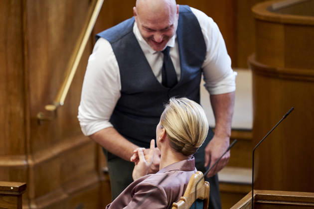 Opening debate in the Danish Parliament Lars Boje Mathiesen, Citizin s Party and Prime Minister Mette Frederiksen, The Social Democratic Party chatting during the opening debate of the Danish Parliament in the Parliament Hall at Christiansborg on Thursday, October 8, 2026. , Copenhagen Denmark Copyright: RitzauxScanpix ThomasxTraasdahlx spdk20261008-113232-L