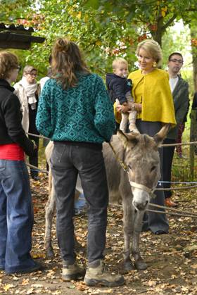 Queen Mathilde Visits Winners Of the 2026 Queen Mathilde Prize GREZ-DOICEAU, BELGIUM - OCTOBER 08: Queen Mathilde of Belgium pictured visiting two organizations that won the 2026 Queen Mathilde Prize : Vzw Alba, on October 08, 2026 in Grez-Doiceau, Belgium, 08 10 2026 Grez-Doiceau Belgium Copyright: xPhilipxReynaersx