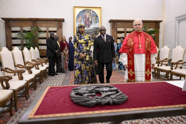 ITALY - POPE - VATICAN-2026 10 8 Italy, Rome, Vatican, 2026 10 8 Pope Leo XIV receives Mr. Julius Maada Bio, President of the Republic of Sierra Leone, in a private audience in Vatican . EDITORIAL USE ONLY - NO BOOKS Copyright: xVATICANxMEDIA xCatholicxPressxPhotox